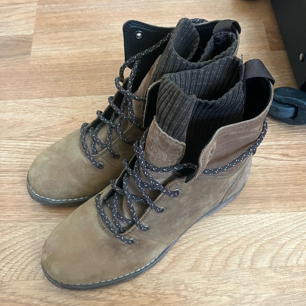 The North Face Ballard III Lace Waterproof Winter Boot